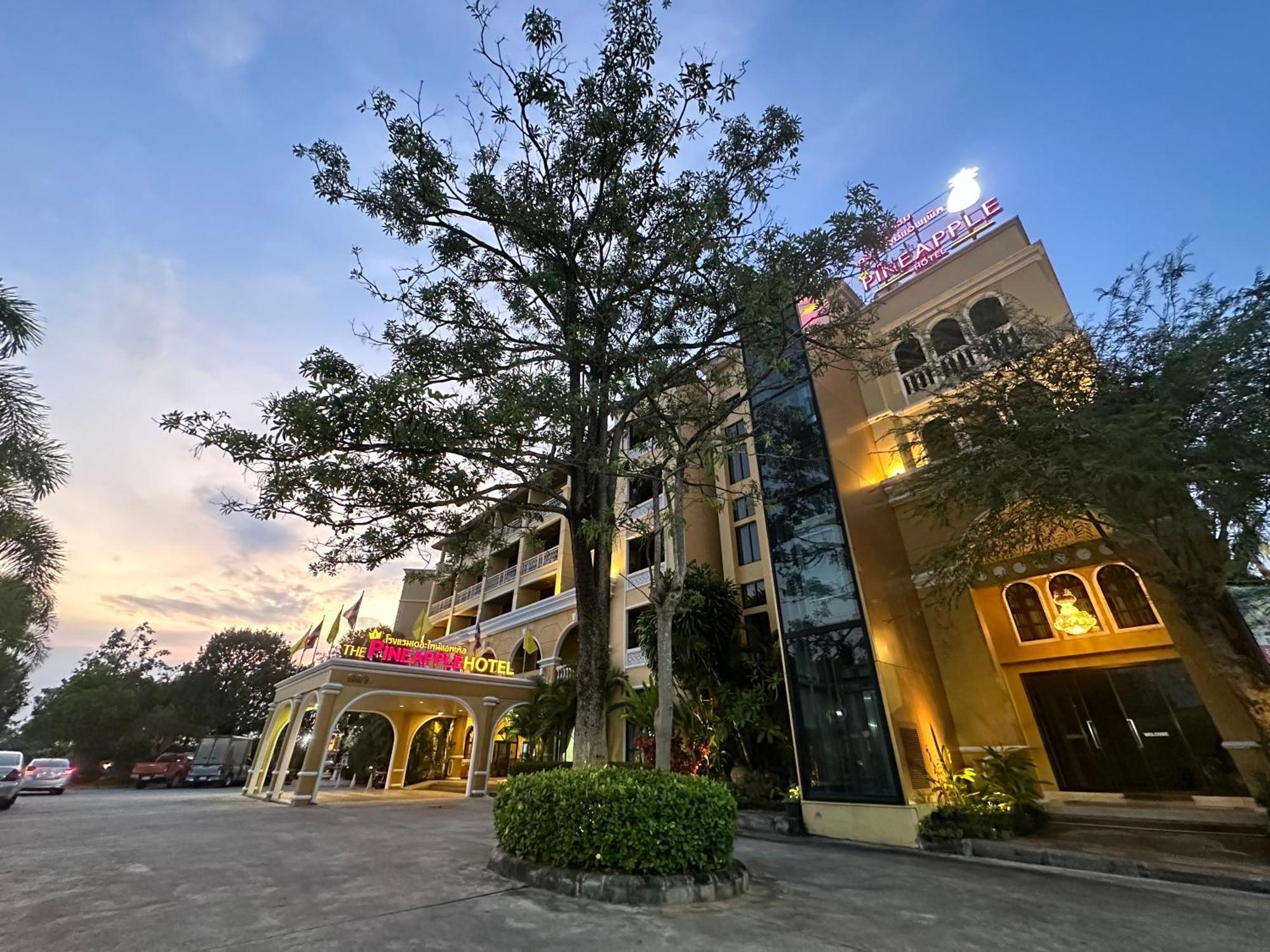 קראבי The Pineapple Hotel מראה חיצוני תמונה